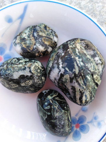 Dallasite pebbles - Dorothy Bodman